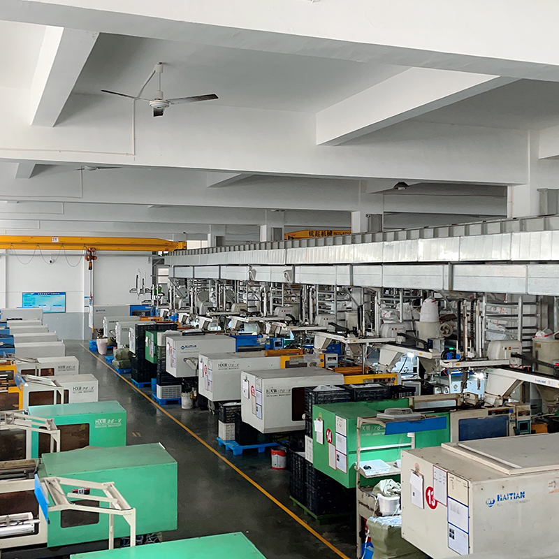 Plastic Bottle Injection Molding Production at Elengic Factory